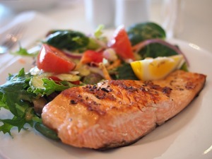 pixabay salmon and salad-518032_640